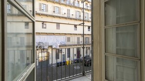 A view from a balcony with a metal railing, looking out onto a street with parked cars and a building with multiple windows and balconies. - GuestHost - Comfortable apartment that can accommodate up to 4 people with great ease and is equipped with every kind of comfort. We are in the beating heart of Turin, Piazza Vittorio Veneto, overlooking the Turin hill and the Gran Madre, everything is c (Turin)