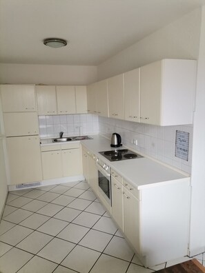 Kühlschrank, Ofen, Herdplatte, Geschirrspüler