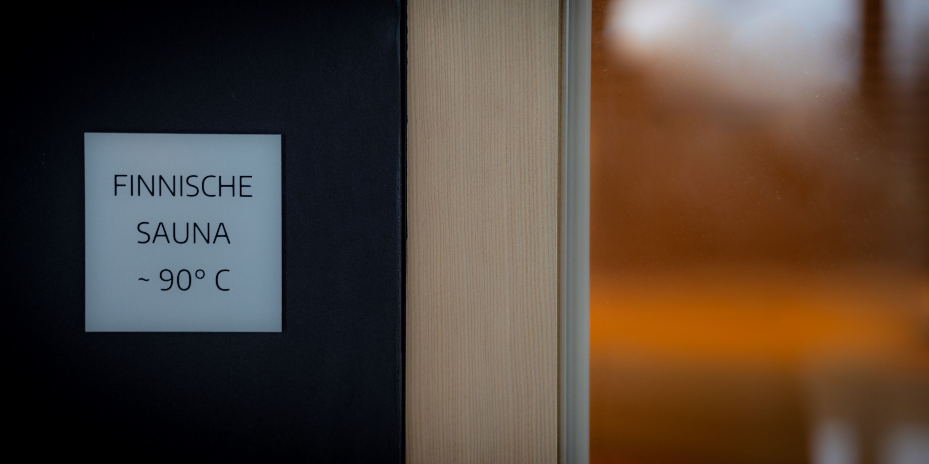 A sign indicating the Finnish sauna temperature at approximately 90°C.
