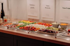 Free daily buffet breakfast - VIA PLAZA Meppen by Hackmann (Meppen)