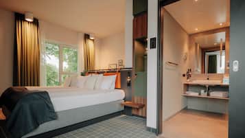 Deluxe-Doppelzimmer | Hochwertige Bettwaren, kostenlose Minibar, Zimmersafe, Schreibtisch