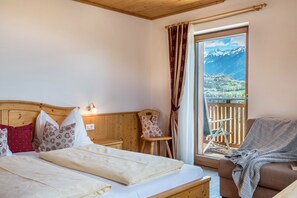 1 bedroom, free WiFi, bed sheets - Apartment "Huberhof Zimmer" with Mountain View, Garden & Wi-Fi (Feldthurns)