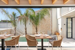 包含每日自助早餐