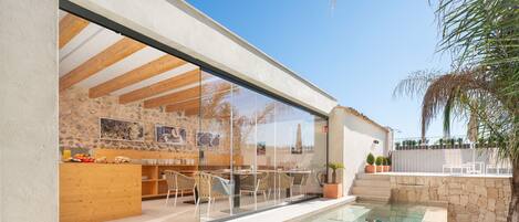 Outdoor pool, pool umbrellas, sun loungers