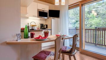 Frigorifero, microonde, piano cottura, macchina per tè/caffè