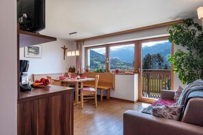 Televisión, mesa de ping pong