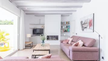 TV, fireplace, DVD player, stereo