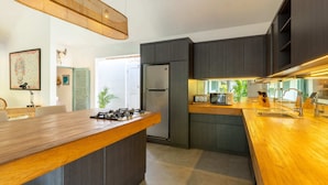 Private kitchen - 3BR Charming Villa 2 Minutes From Berawa Beach (Canggu)