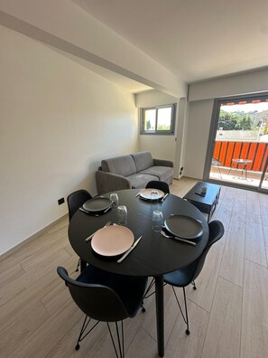 Dining - Charming F2 completely renovated in the center of CAVALAIRE SUR MER (CAVALAIRE SUR MER)