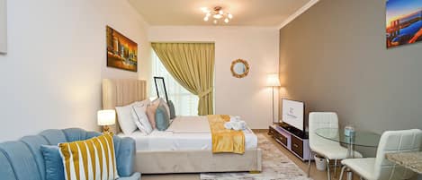 Studio | Blackout curtains, iron/ironing board, free WiFi