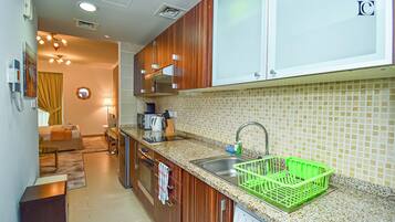 Studio | Private kitchen | Full-size fridge, microwave, oven, stovetop