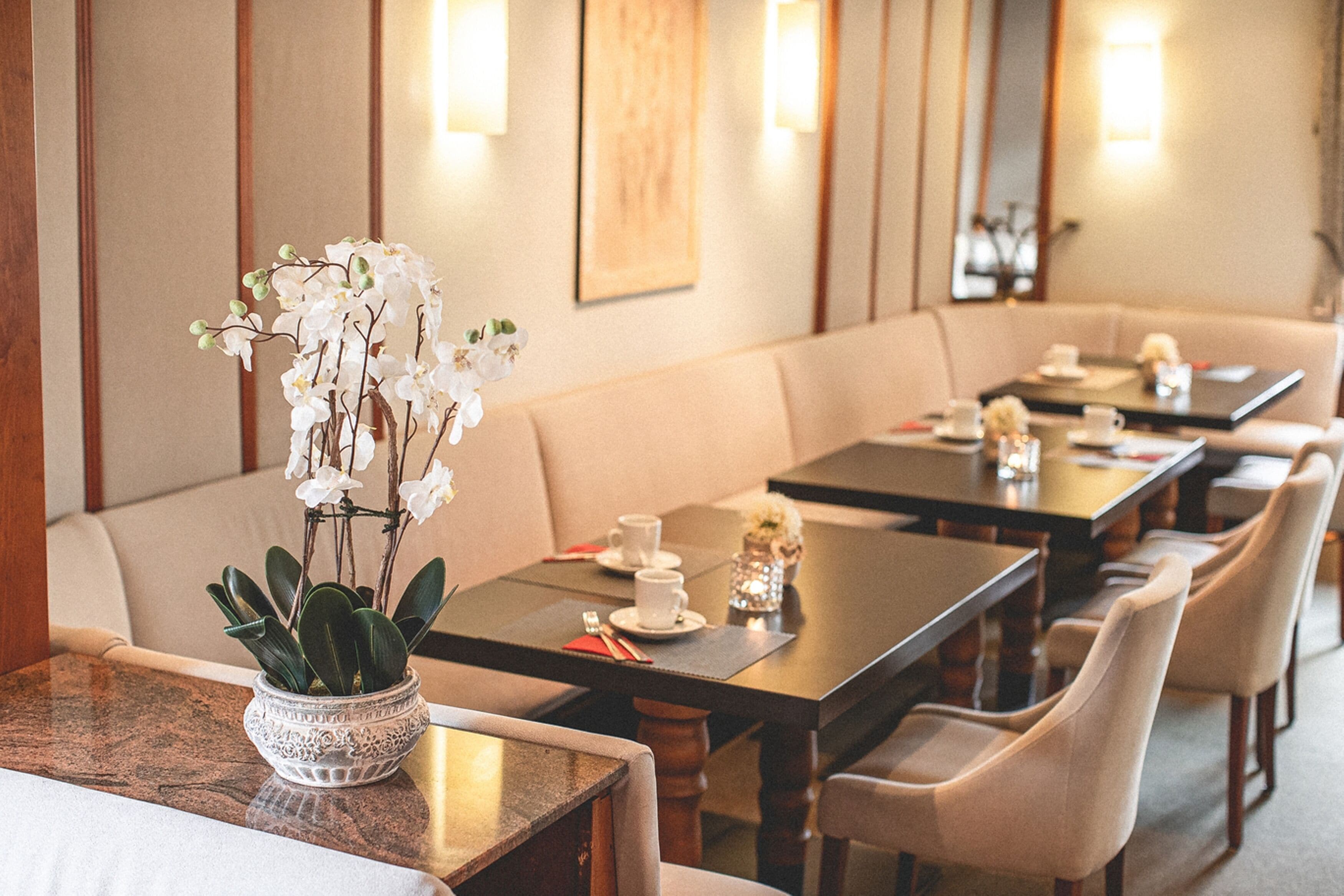 Tägliches Frühstücksbuffet (14.00 EUR pro Person)