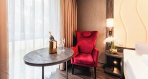 Premium Single Room | Minibar, individually decorated, desk, free WiFi - PLAZA INN Recklinghausen  (Recklinghausen)