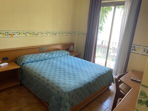 In-room safe, desk, blackout drapes, free WiFi - Hotel San Pietro (Letojanni)