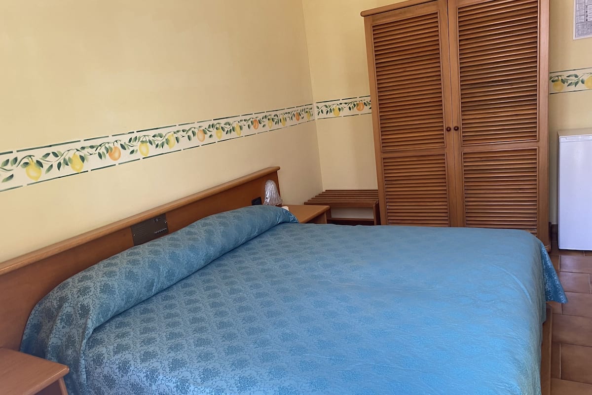 In-room safe, desk, blackout drapes, WiFi (free)