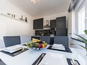 빌라 (Two Bedroom Villa with swimming pool) | 전용 주방 | 냉장고