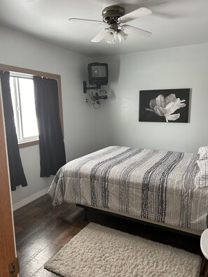 3 Schlafzimmer, Reisekinderbett, kostenloses WLAN, Bettwäsche