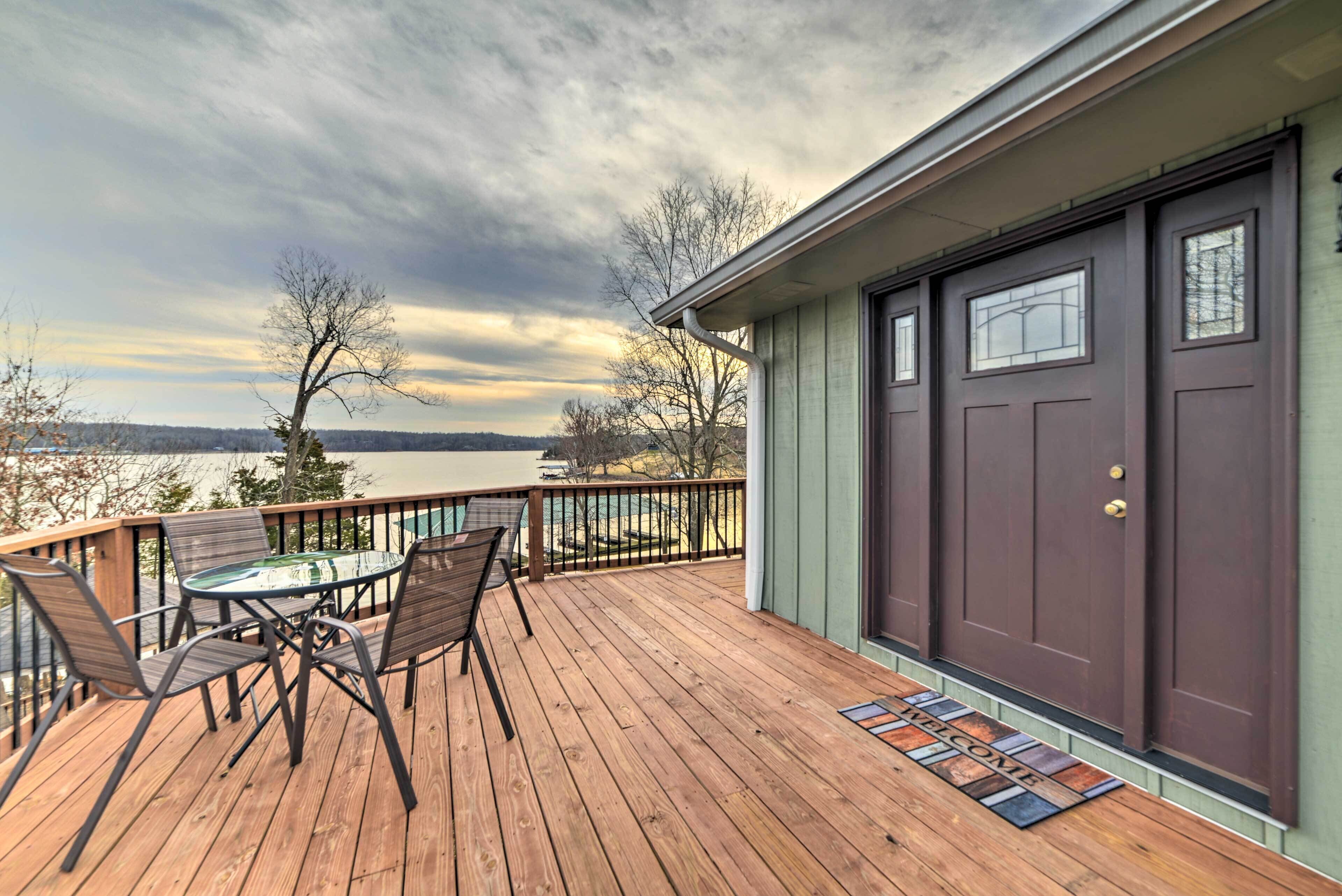 Waterfront Eddyville Home w/ Dock & Kayaks!