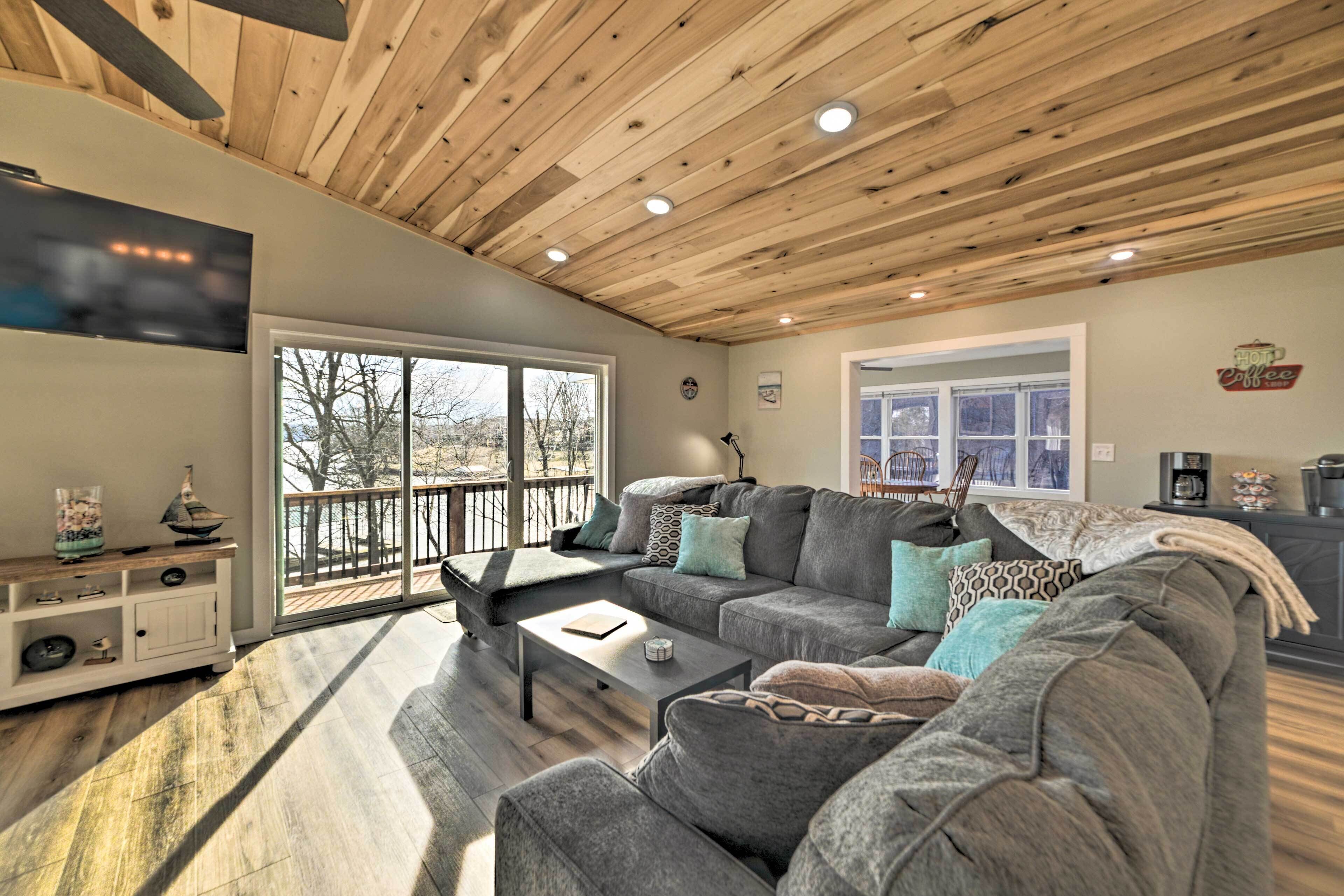 Waterfront Eddyville Home w/ Dock & Kayaks!