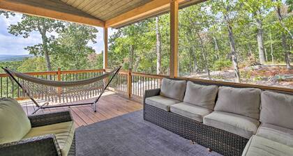 'The Glabin’: Garrison Gem w/ Deck & Fire Pit!