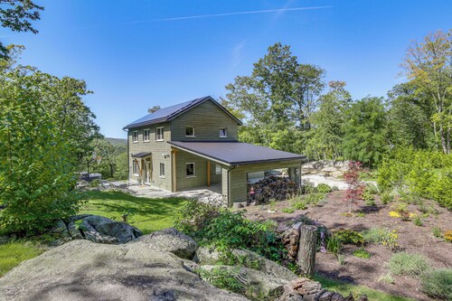 'The Glabin’: Garrison Gem w/ Hot Tub & Fire Pit