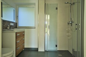 Unclassified image, 2 of 23, button