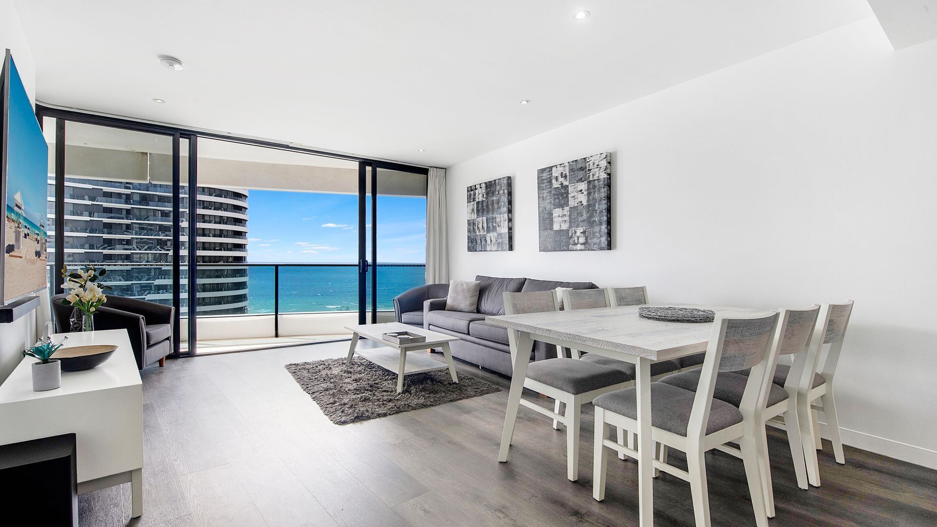 Stunning value 2 bed 2 bath @ Oracle Broadbeach