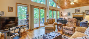 Enchanted Secluded Cabin w/ Hot Tub, Fire Pit, and Pets Welcome