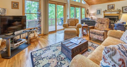 Enchanted Secluded Cabin w/ Hot Tub, Fire Pit, and Pets Welcome