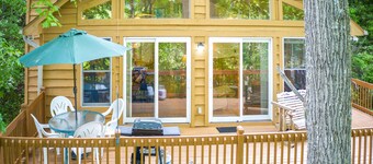 Enchanted Secluded Cabin w/ Hot Tub, Fire Pit, and Pets Welcome