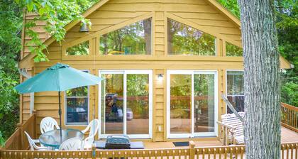 Enchanted Secluded Cabin w/ Hot Tub, Fire Pit, and Pets Welcome