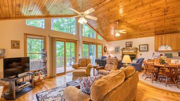 Smart TV, fireplace, DVD player, books