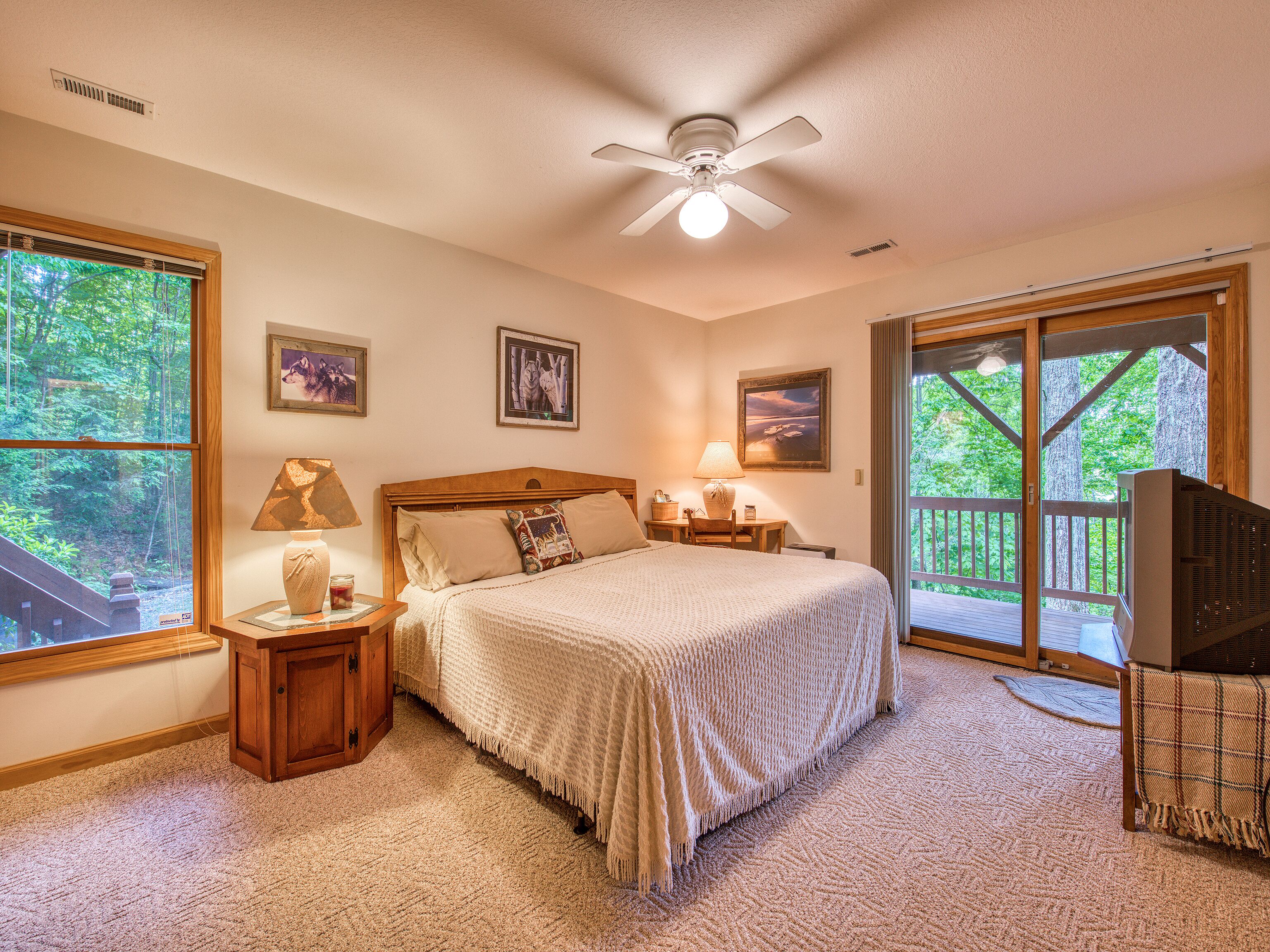 2 chambres, bureau, fer et planche à repasser, accès au Wi-Fi (inclus)