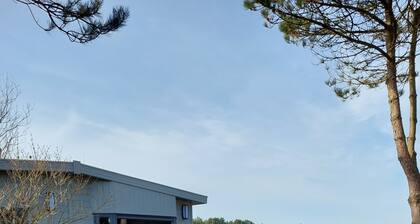 Design Chalet Ameland - close to the beach, large garden, extra facilities