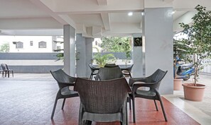Lobby sitting area - Treebo Diamond Residency - DDPK Inn (Pune)