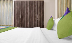 Economy Room | Desk, iron/ironing board - Treebo Diamond Residency - DDPK Inn (Pune)