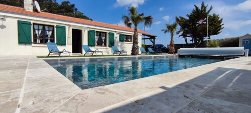 Villa avec piscine "Vue mer" et accès plage à 300 m en été