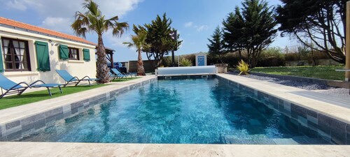 Villa with swimming pool "Sea view" and beach access at 300 m'in summer