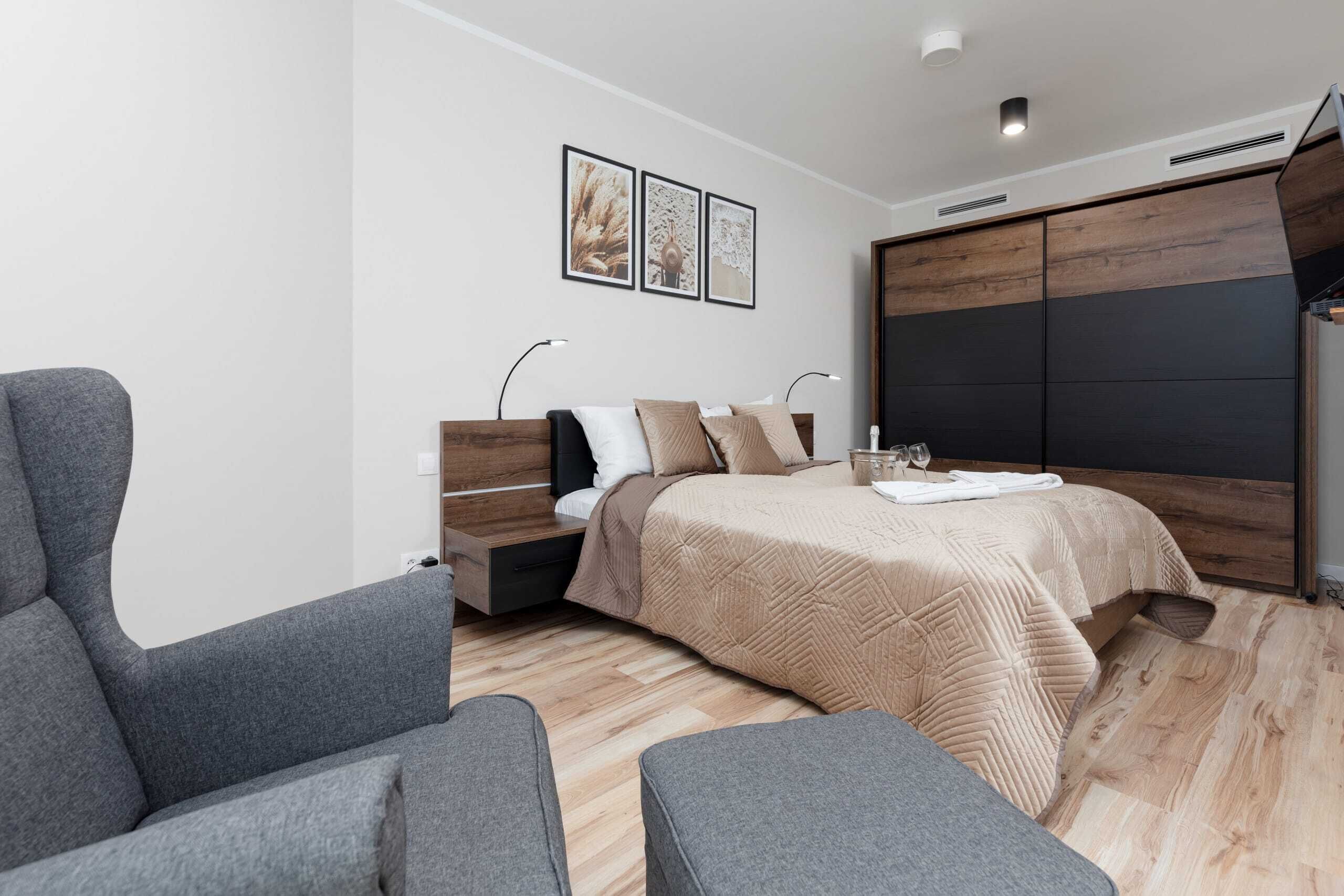 1 slaapkamer, een strijkplank/strijkijzer, wifi, beddengoed