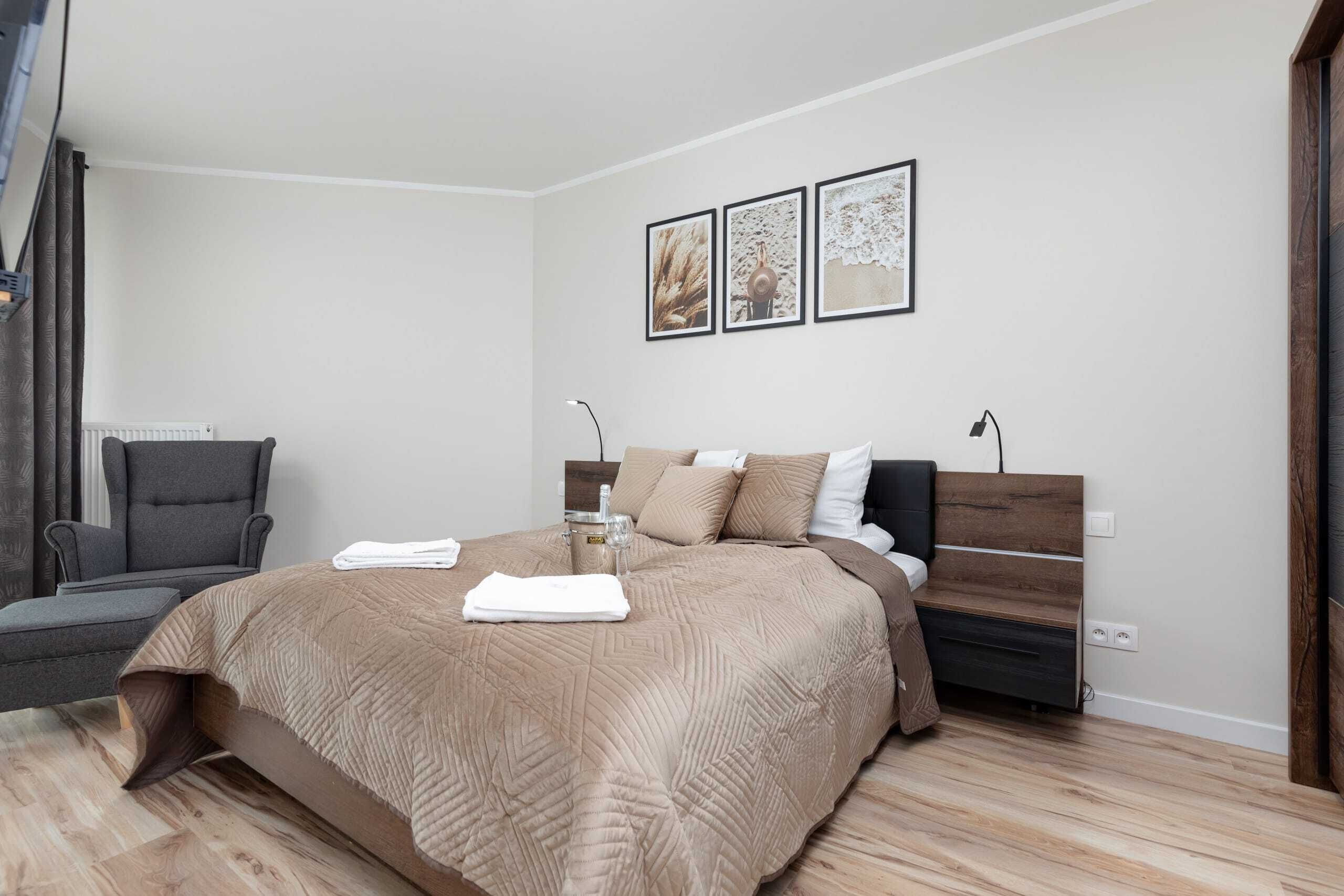 1 habitación, tabla de planchar con plancha, wifi y ropa de cama 