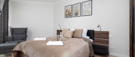 1 habitación, tabla de planchar con plancha, wifi y ropa de cama