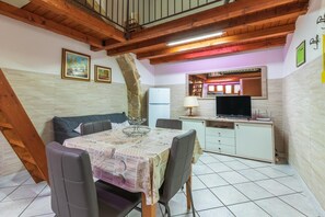 冰箱、微波炉、烤箱、炉  灶