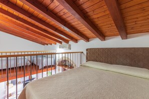 2 chambres, coffres-forts dans les chambres, bureau