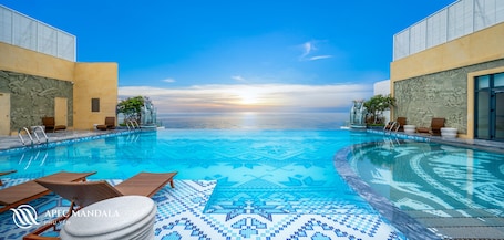 2 outdoor pools