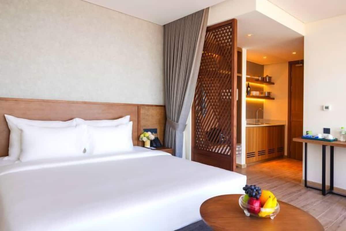 Hochwertige Bettwaren, Minibar, Zimmersafe, Schreibtisch