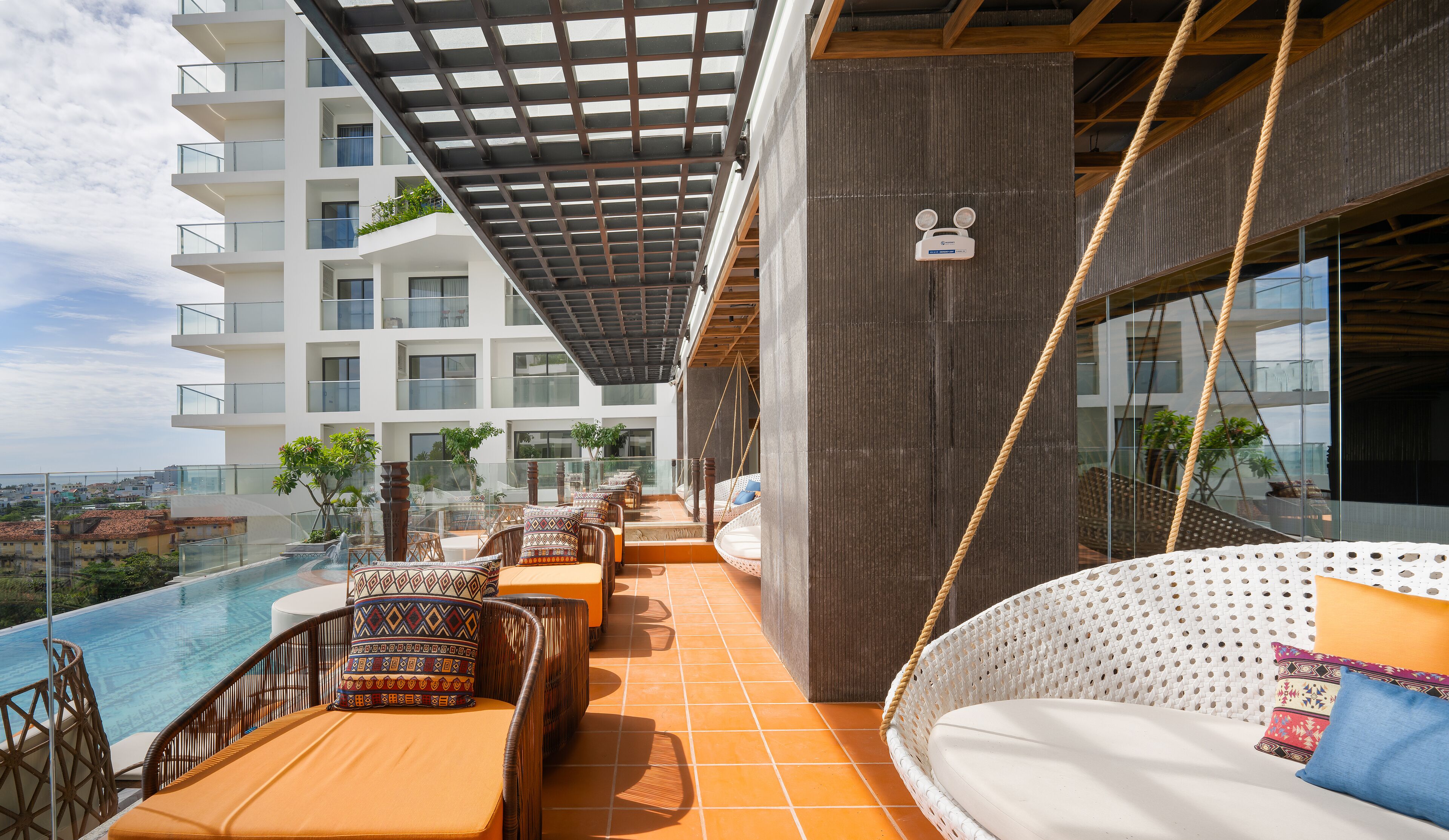 المنشأة من الخارج