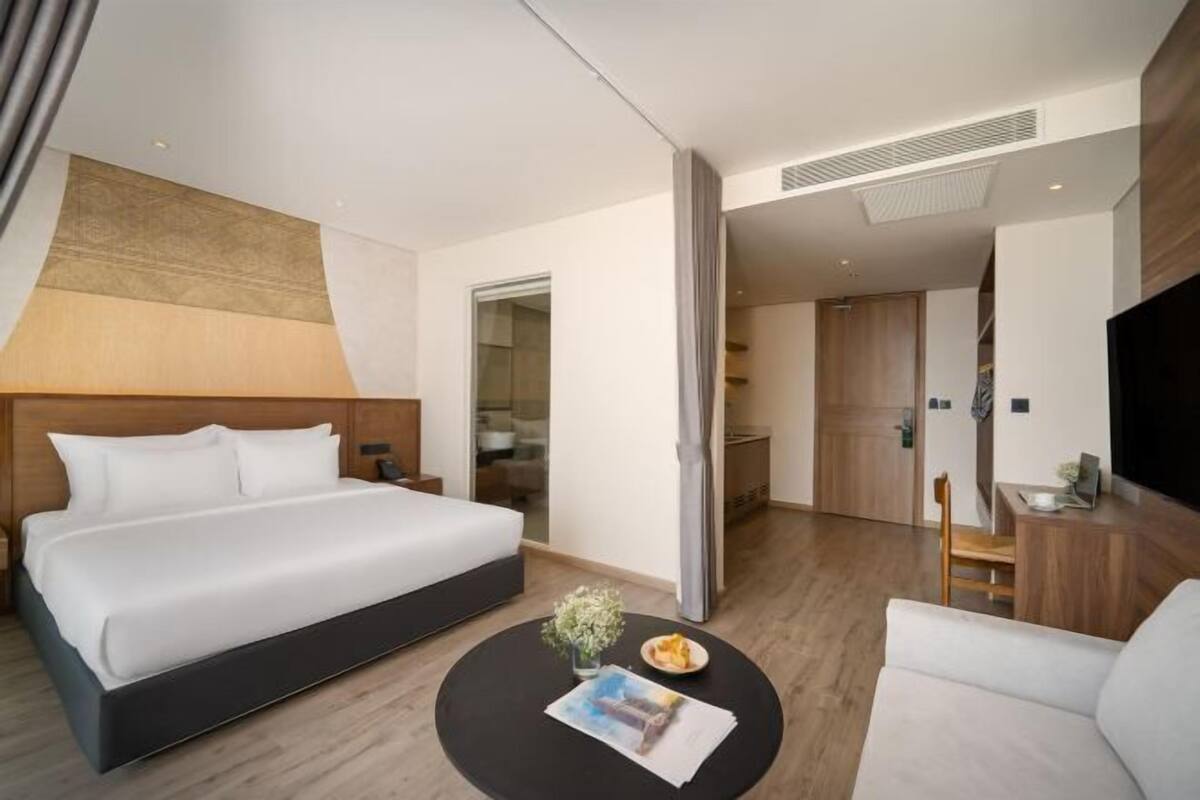 Hochwertige Bettwaren, Minibar, Zimmersafe, Schreibtisch