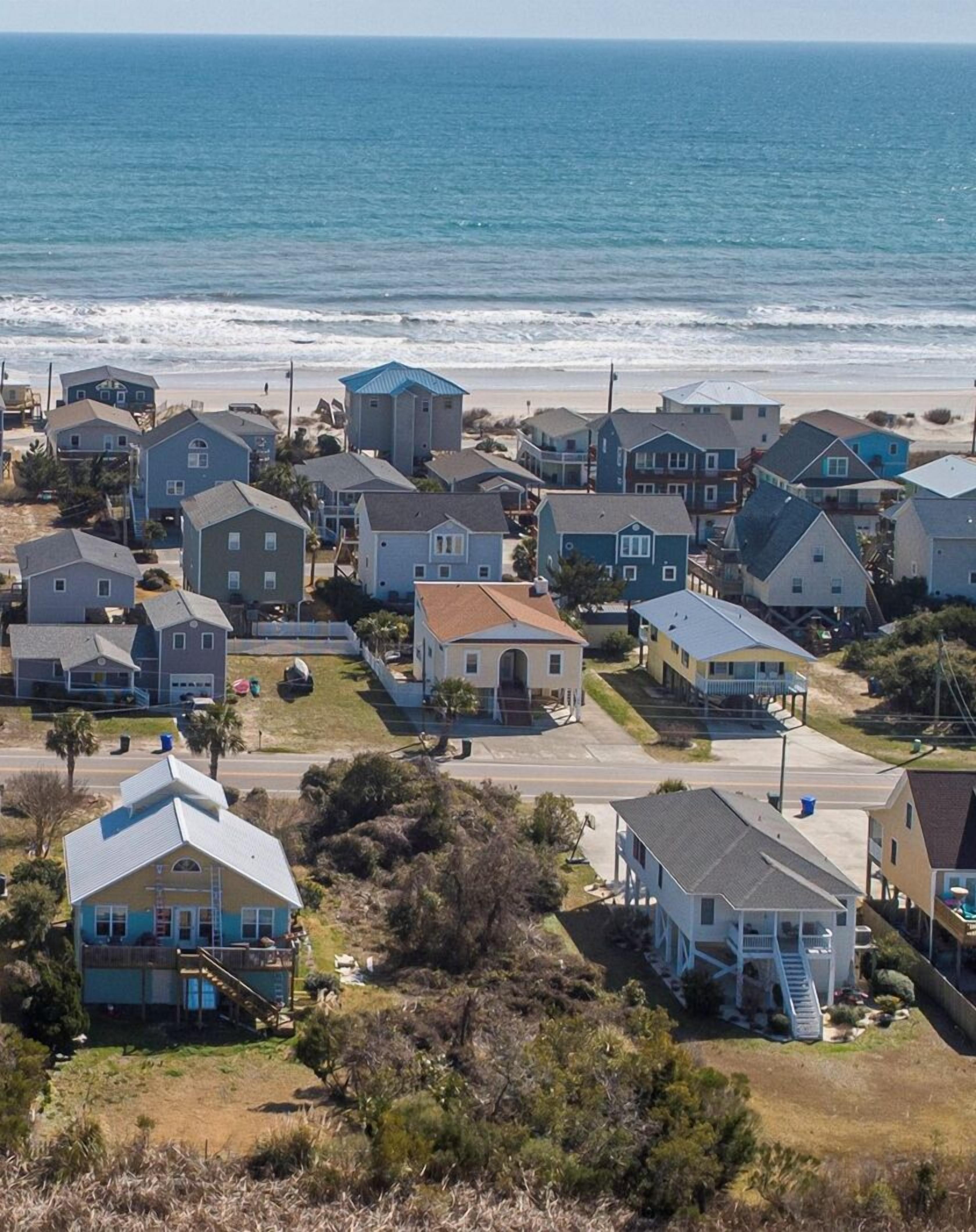 Capt'N Hooks Hideout- Dogs Allowed with Fee<br>Holiday Specials Call For Details