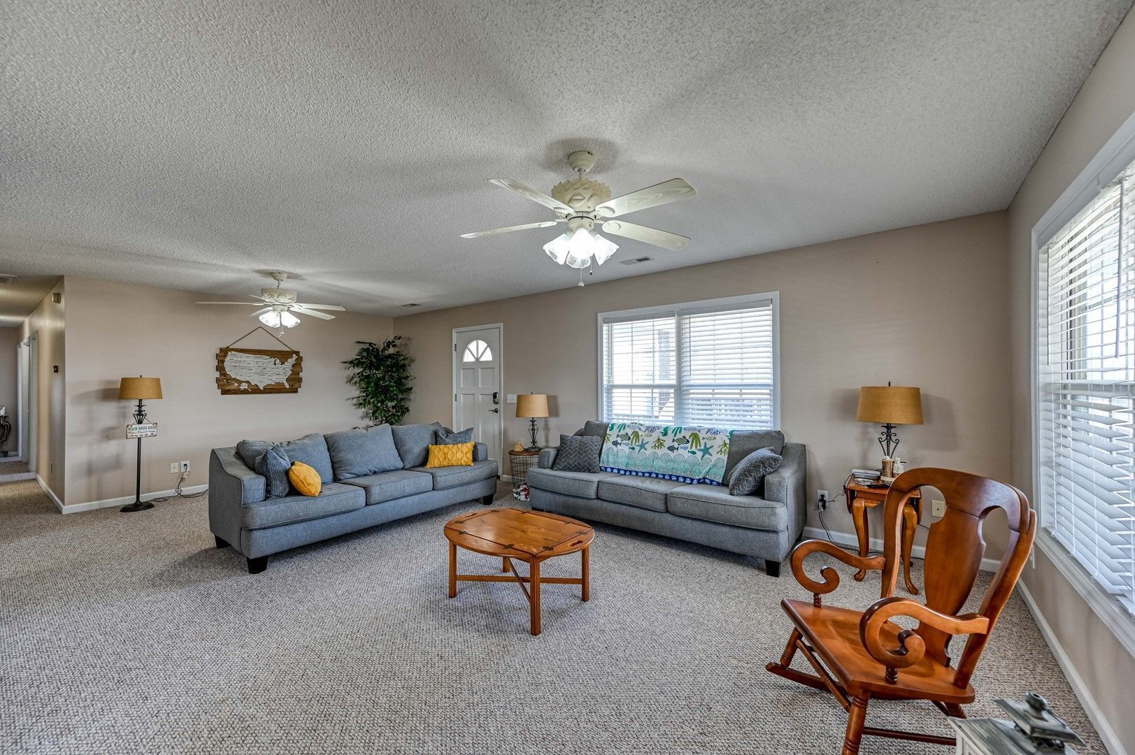 Capt'N Hooks Hideout- Dogs Allowed with Fee<br>Holiday Specials Call For Details