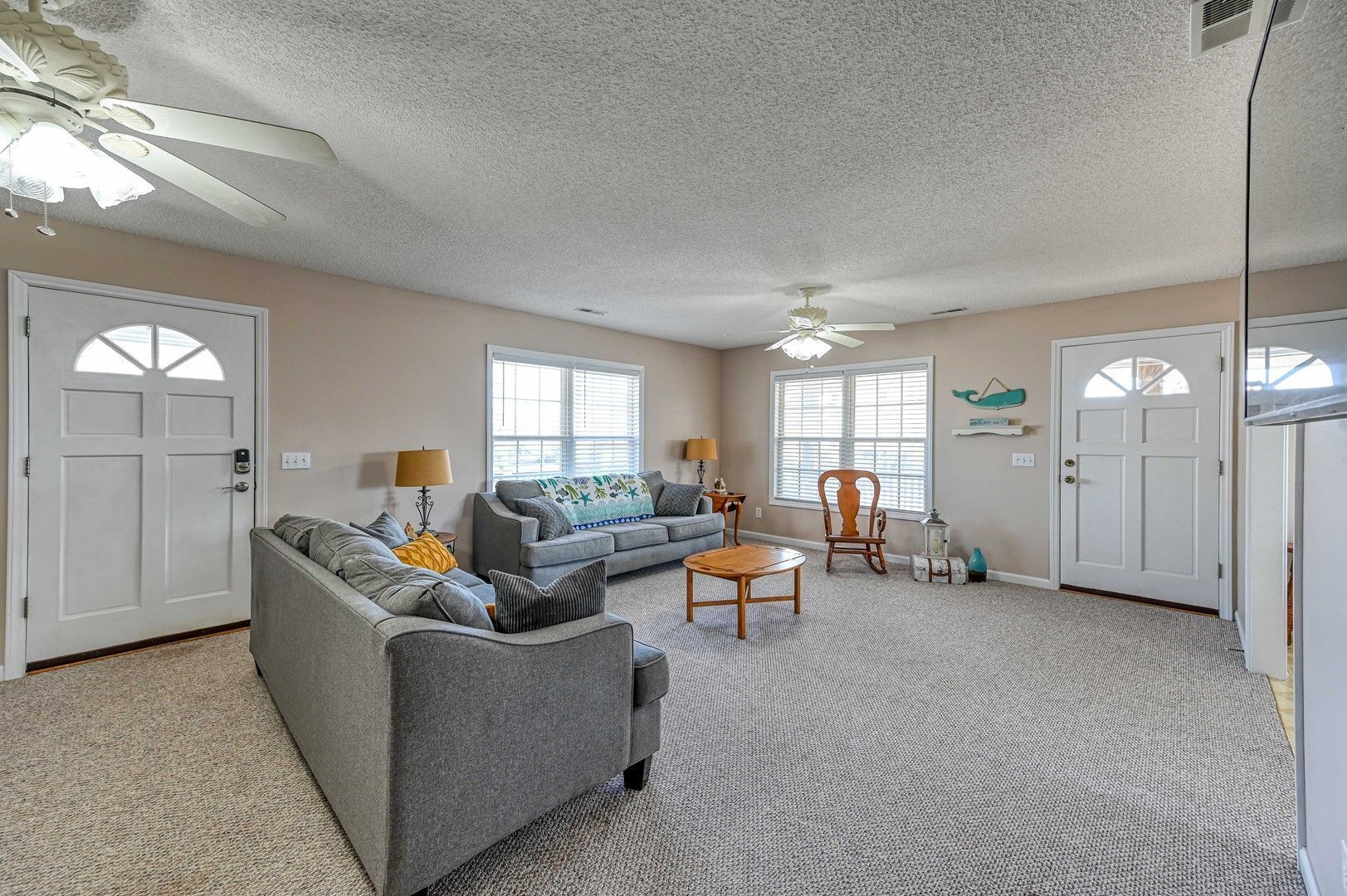 Capt'N Hooks Hideout- Dogs Allowed with Fee<br>Holiday Specials Call For Details